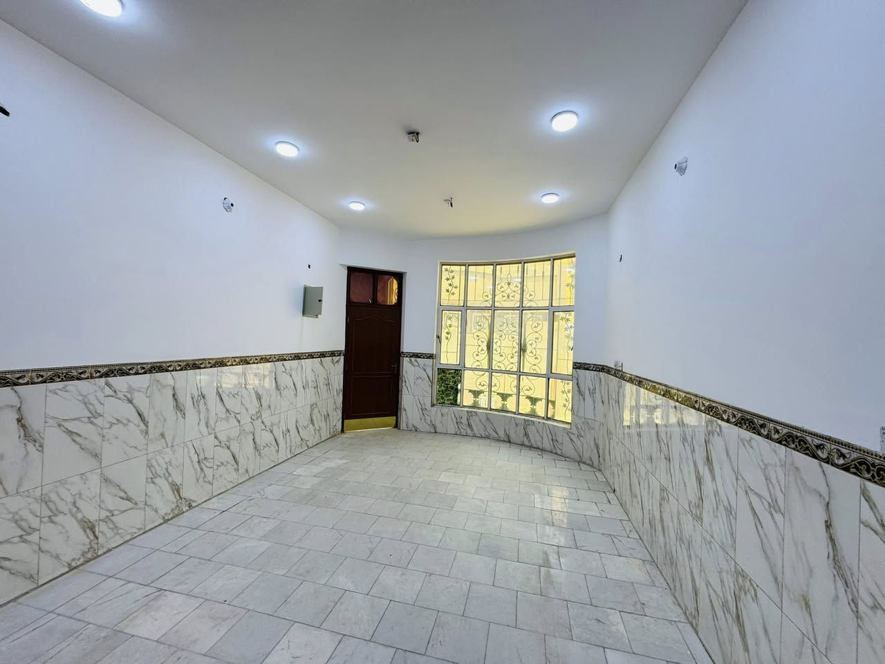 دار للبيع
المساحه 216 م

طابو زراعي سند 25 خلف ملعب كاظم نصيف مباشراً

بناء حديث ونظيف 

متكون الدار

غرفتين 

صالة

استقبال ( ضيف ) 

مطبخ

حمام داخلي

مجمع صحيات خارجية 

بيت نظيف كلشي جاهز 

للاستفسار خاص او الاتصال

‭0776 677 0036‬
