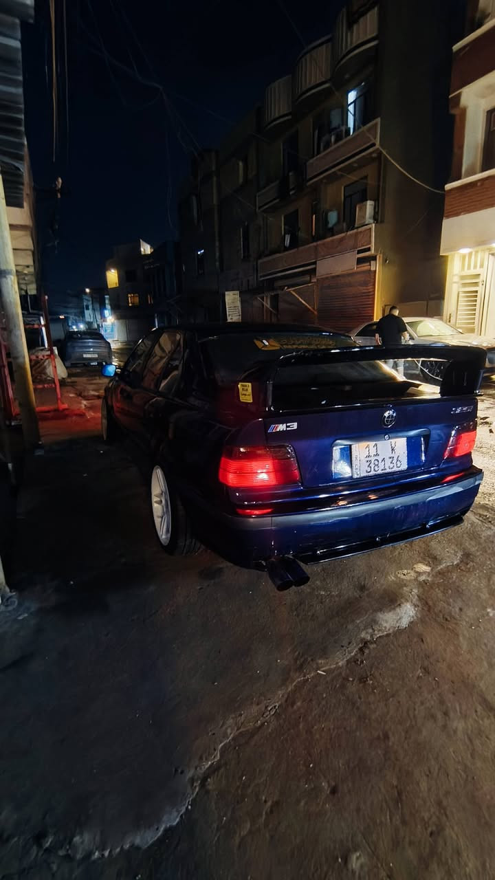 السلام عليكم 
E36 i325للبيع او مراوس
________________
المواصفات
صبغ جديد جماليه
سبايدر رياضي 
مكينه 25 عدله
شوته رياضي 
ويل M حجم 17
سستم صوت مرعب
دواخل جلد
بيه اناره تفاعليه من الداخل متغيره الالوان
صالنصه رياضي صوت قوي 
فجوج بريمبو 
سوارات حمر 
___________________
 ما بيه نقوصات بس فتحه السقف يحتاج اله تنضيف 
___________________
السياره مصروف عليه هواي مال جناي 
معروضه ب 49 وبيه مجال للطيبين وبل عافيه على ياخذهه
*********** للاتصال

