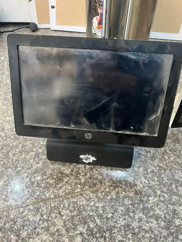 اغراض مطعم مستعمله للبيع 

جهاز وافل
جهاز بان كيك
عارضة حلويات
جهاز كاشير 
تراك لايت عدد٨ 

مكان الاغراض كربلاء حي التعاون تفاصيل 
*********** واتساب
