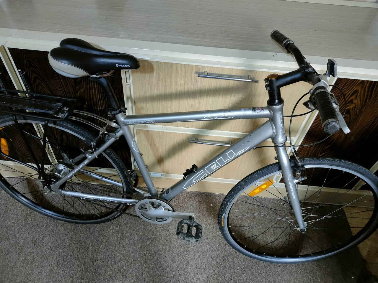 باسكل ترحال 700/28
فول المنيوم وزنه خفيف 
سيت شيمانو 8/1
السرع الخلفية نضام داخلي 
الصينية شيمانو براكيت 
تايرات كونتيننتال 
ويالة الكسرمز 
باسكل جاهز بي تكشير قليل بالصبغ
ملاحظه تكدر تغير بي يعني تشد عكرب ودشلي 
وتكد تسوي دسك بريك 
السعر جداً مناسب 150فقط
العنوان ديوانية توصيل موجود


**إذا كنت صاحب هذا الإعلان وتريد حذفه لأي سبب، رجاءا أرسل رسالة إلى الدعم الفني**