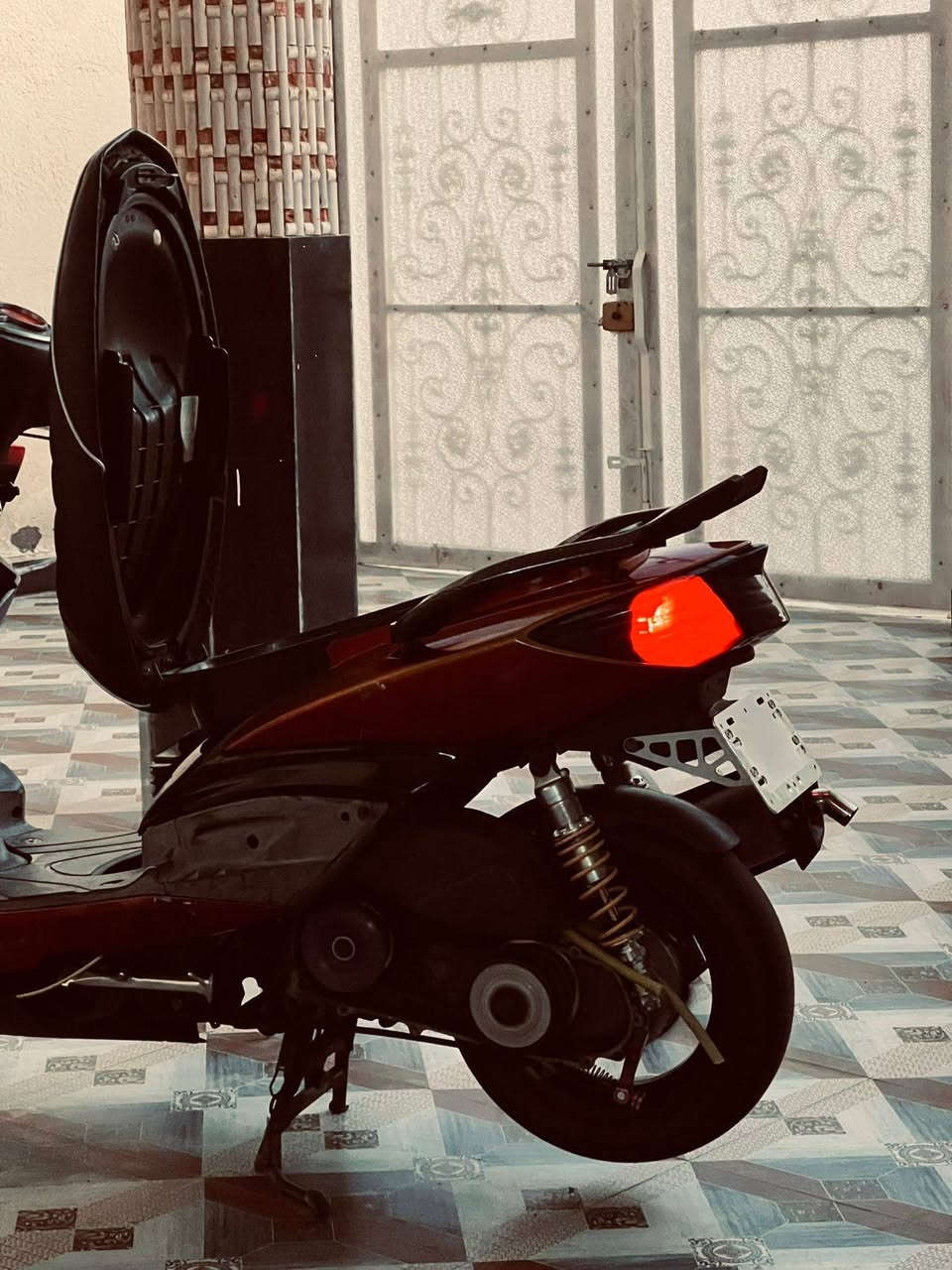 السلام عليكم دراجه سكنس فحل مزوده للبيع او مراوس بأدرس حديث حسب القناعه دراجه مزوده من الطول للطول تخبل شلعه ومعدل مكينتها 59 كور WF كلشي شغال بيها
صدر امامي NCY
صدر خلفي رياضي
سبايدر اربع ولفات 
قاعدة رقم اصليه ستيل
كلجات رياضي DY
صالنصه صجميه بلاديه 
راديتر دهن NCY اصلي 
كشن 4 ولفات 
اشاير وبكل لايت مزود
سلف رياضي 
كابريتر رياضي Ko
قبق فلاوين رياضي RPM
يدات بريك رياضي 
ملقط رياضي 
فراك بريك رياضي 
ستان صفح رياضي اصلي 
قباقة كور NCY
قمجي سكليتر رياضي 
الدراجه حته براغيها مزوده 
 سعرها ايخبل 
مكان كوت / الخاجيه / شارع 40 
*********** 
الميشتري لا ايتعبني فدوه
