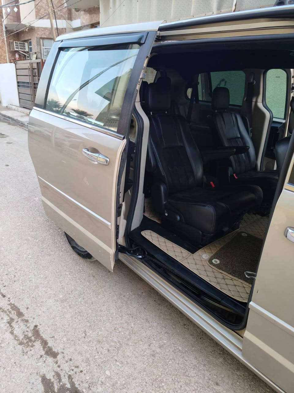 ***********
سيارة دوج كرفان 
موديل 2016 أجرة رقم سليمانية دولي 
سيارة فول مواصفات
مكلف بالنشر غير متواجد عالفيس
