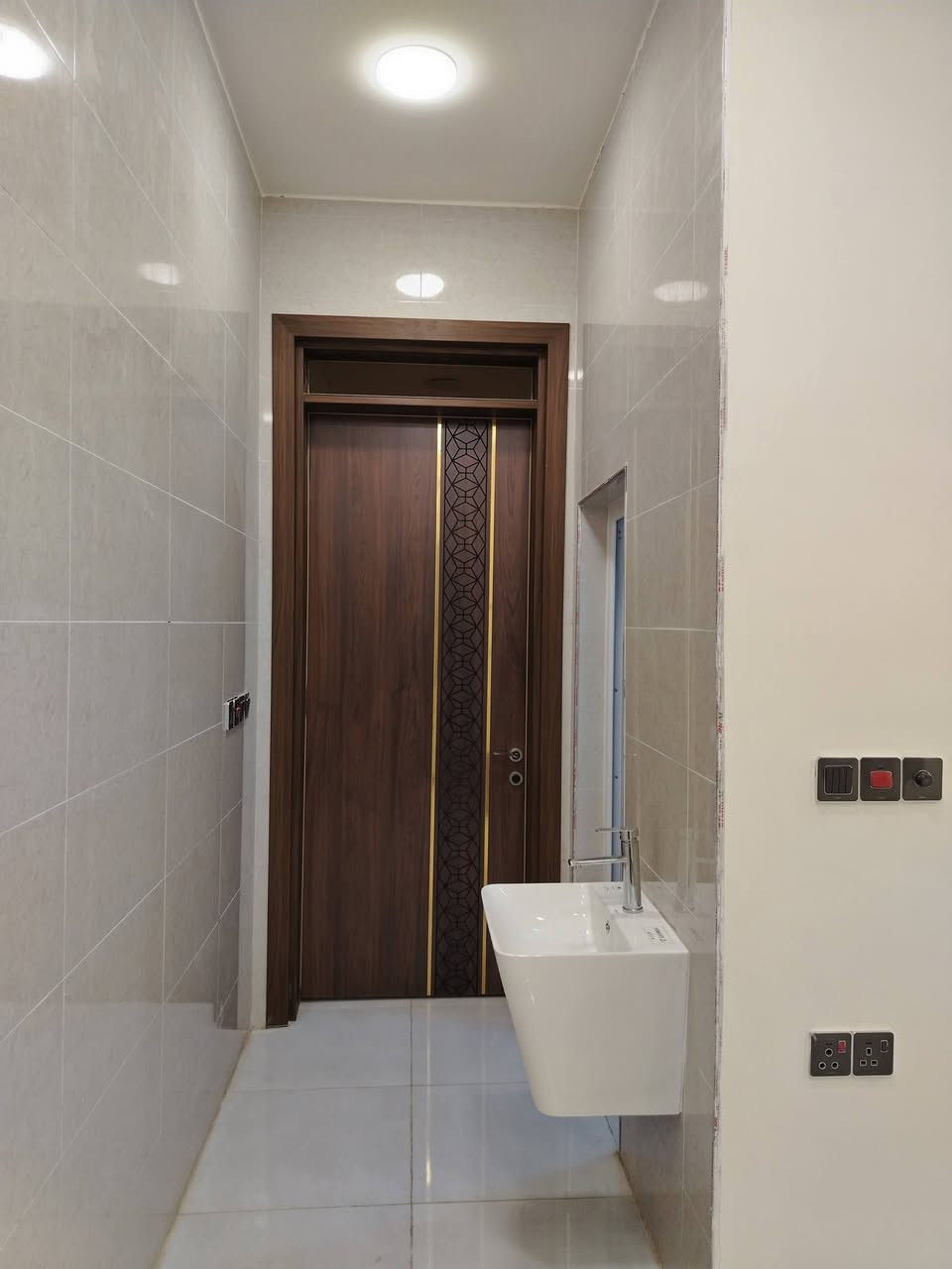 #مكتب_نيوهاوس_للعقار
للبيع ٥٠م بناء حديث منطقة الفرات بسعر مناسب 
.......
اعلان رقم ٤٠٧
.......
مشتمل ٥٠م طابقين ونص بناء حديث واجهة ٥ نزال ١٠
فول درجة اولى
في منطقة الفرات بظهر الهياكل مباشرةََ
للاستفسار *********** متوفر واتس اب اتصال
مكتب نيو هاوس للعقار الكائن في
حي الجهاد الديوان مقابل الامانة قرب كوفي ركن الديوان
