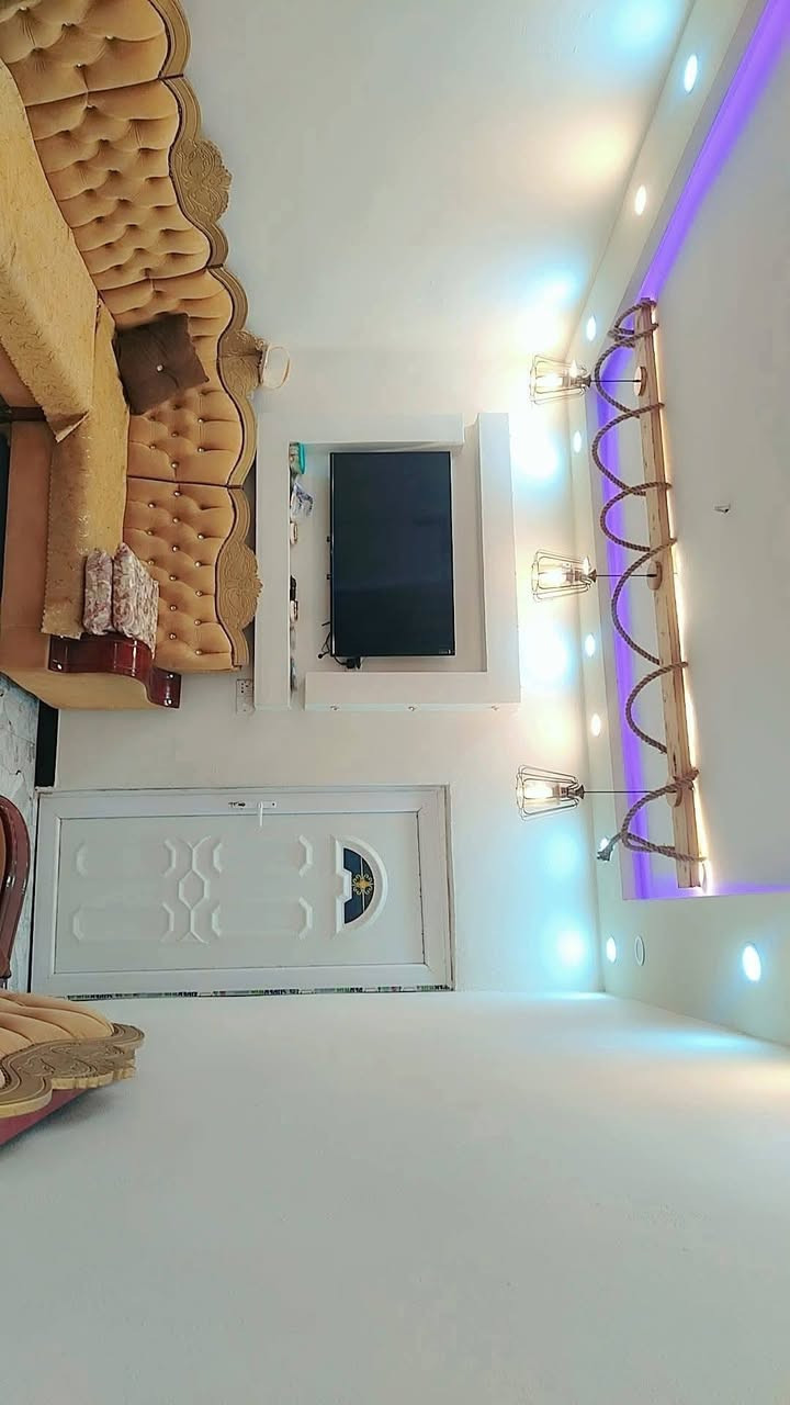 #مشتمل_للبيع 

  🌍 الموقع  / حي المثنى خلف الشهداء 
  📌 قرب مدرسة الشهيد وأثق 

  📐 المساحه  /  ( 75m ) طابقين 
  🧱 بناء حديث درجة أولى 💯  _ شارع 12m _ واجهة 4m

  💠 يتكون من ثلاث غرف نوم 
                   وصاله واسعه ومطبخ 
                       وحمام داخلي وخارجي
                           وكراج وحمام في الطابق الثاني 
  
 💰 السعر  / ( 42 مليون  ) 
        ■■■■■■■■■■■■■■■■■■■■■■■■
           للإستفسار أكثر يمكنم التواصل عبر رقم الهاتف 
                ☎️ ( ***********  )☎️ أبو سيف 

          🙋‍♂️ #أعرض عقارك يمنه وأنته مرتاح بالبيت 🏡
                      وحنه نهتم بالبيع والترويج 

📍 #العنوان_الضباط_الثانيه  📌 مقابل #شارع_ألفين  .
