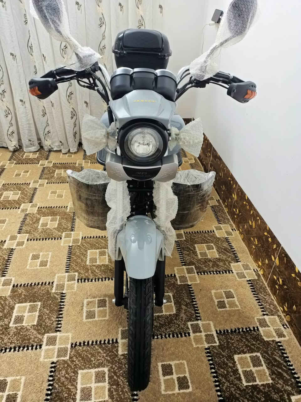 سلام عليكم 🩶🖐️

للبيع 5 گیر هويشة جني اصلي زيرو 💥💥
موديل 2025 بعد جديد ماشي كلش قليل ✅
منفيس كامل 📝 سويجات كنترول بلادي 🔑📱
مستخدم قليل بعد بل كارتون 📦📦 
دراجه لوك لوك مواصفات فول ✅
ويل عنكبوت تايرات چوپلس ✅
محرك 200 نشاط فول دراجه 🚀 
سعر تعال خاص شراي خابرني 📞 

مكاني كركوك ❤️ 

***********
***********
