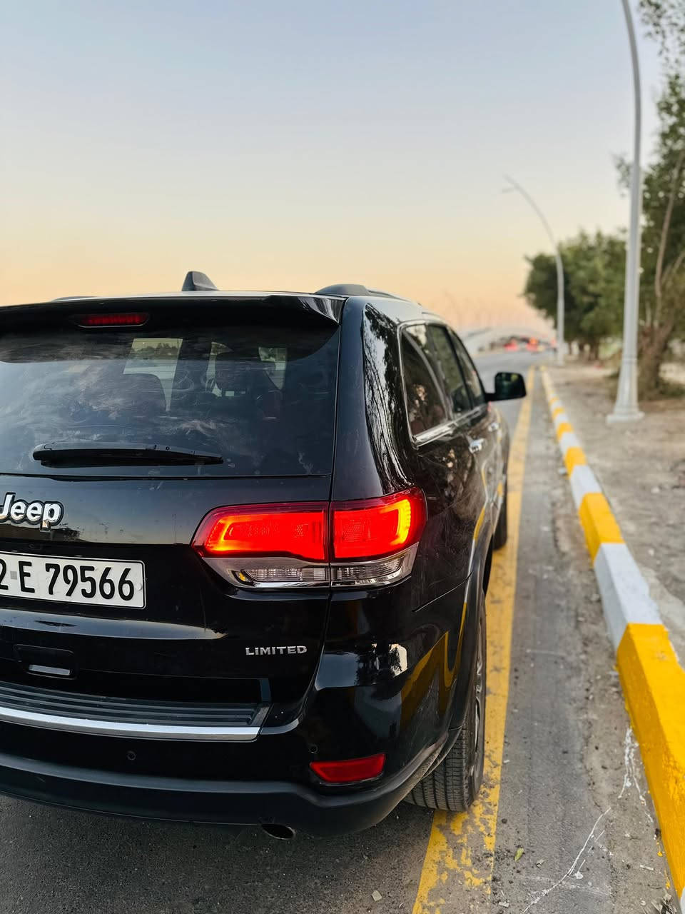 السلام عليكم للبيع او مراوس 
جيب لاريدو موديل 2020 لمتد فول مواصفات 
سيارة كلين بدون حادث بيها بارد بسيط بالجاملغ الخلفي بدون اي نقص بانوراما كشنات تدفئة وتبريد رادارات مري قلاب اوتو ستوب كشنات كهرباء جنطة كهرباء رقم أربيل بأسمي سيارة عليها غرامات 20 ورقة ينزلن من سعرها سعرها 265 وبيها مجال بسيط 
مكان السيارة بغداد / الكرخ 
رقمي ***********
