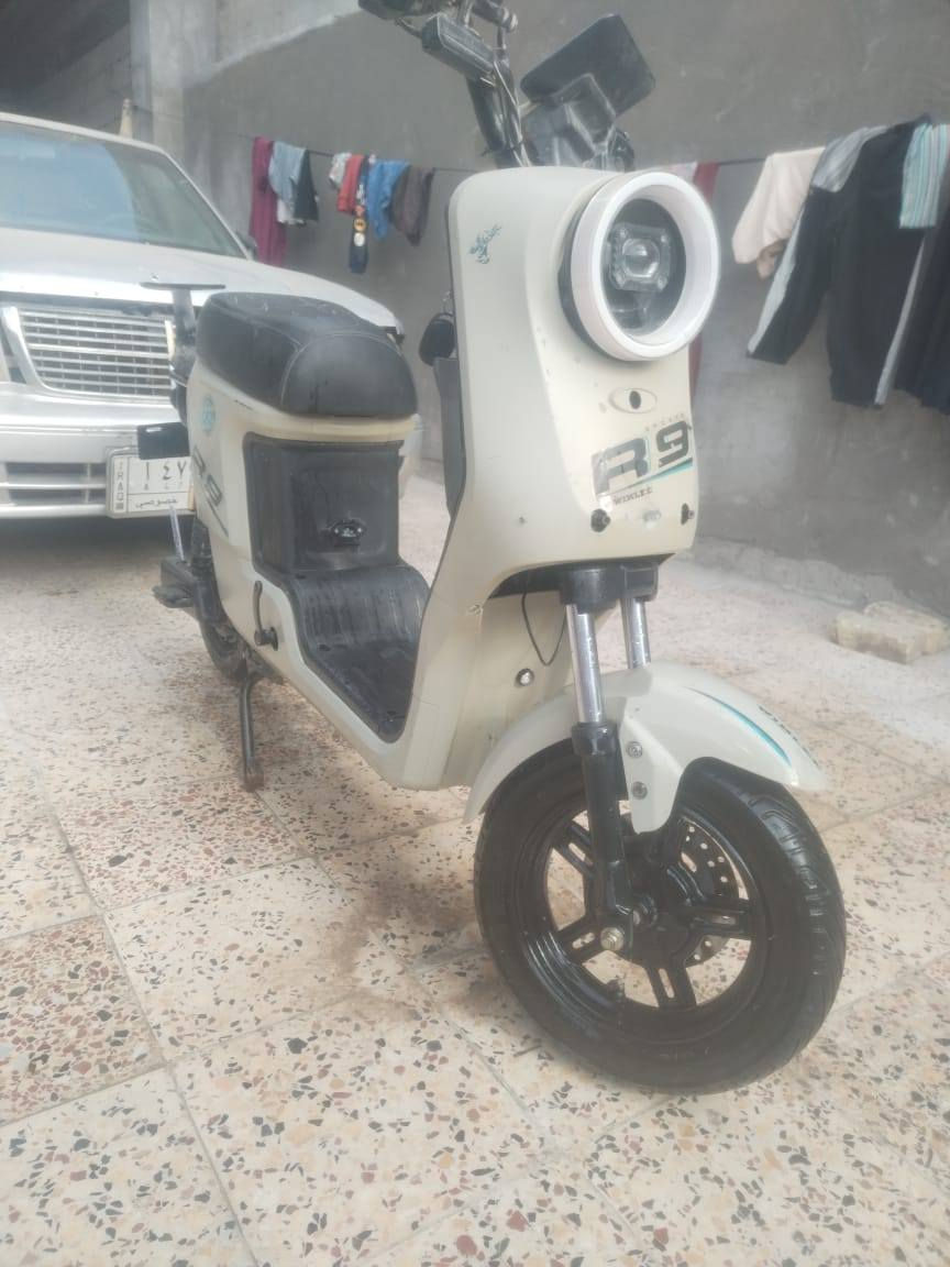 دراجه شحن للبيع شغاله ونضيفه بطاريه جديده سعر 300 مكاني زبير‏‪0782 264 5332‬‏
