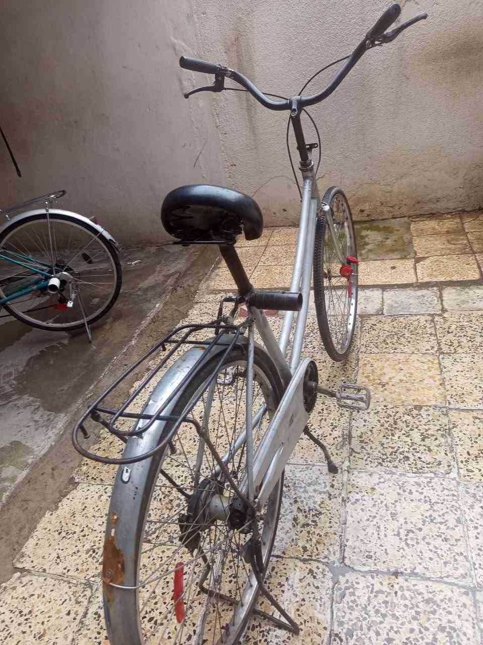 السلام عليكم بايسكل للبيع السعر 55 بي مجال للطيبين مكاني موصل حي صدام الشراي يراسلني على هاي الصفحه او يخابرني على هذا الرقم ***********
