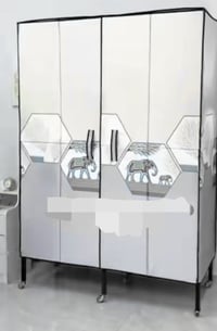 خزانة ملابس • للبيع