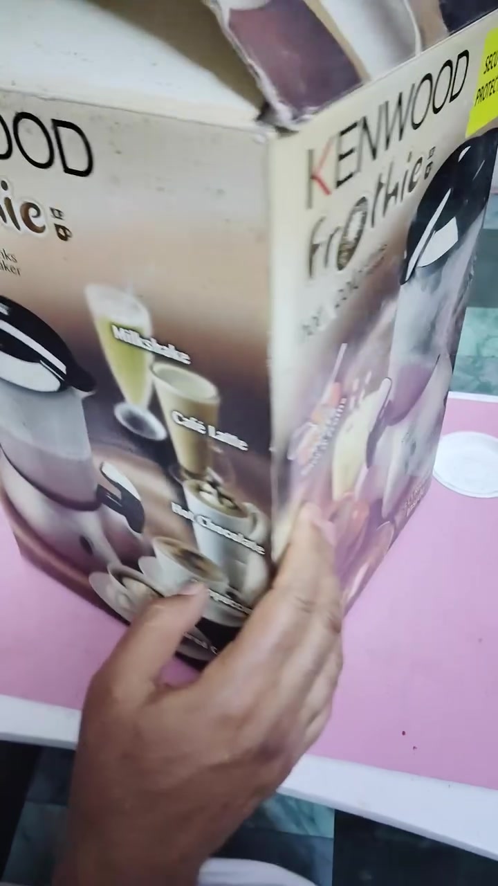 متوفر 
صانعة مشروبات حار وبارد .. كابتشينو ،، لاتيه ،، فواكه ،، نسكافيه ،، ومشروبات أخرى .. بلفلين مع محرار حراري .. غير مستخدمة ..
السعر ٥٠ الف ،، يوجد توصيل ..


**إذا كنت صاحب هذا الإعلان وتريد حذفه لأي سبب، رجاءا أرسل رسالة إلى الدعم الفني**