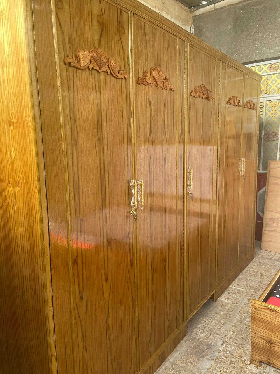 السلام عليكم لبيع كافه كناتير و بوفيات وبواب وجرابي شغل حسب الطلب وديكور شغل تسكام بلوك صاج (عنوان ميسان حي النداء قرب اساله ماء )  ستفسار اكثر(***********)
