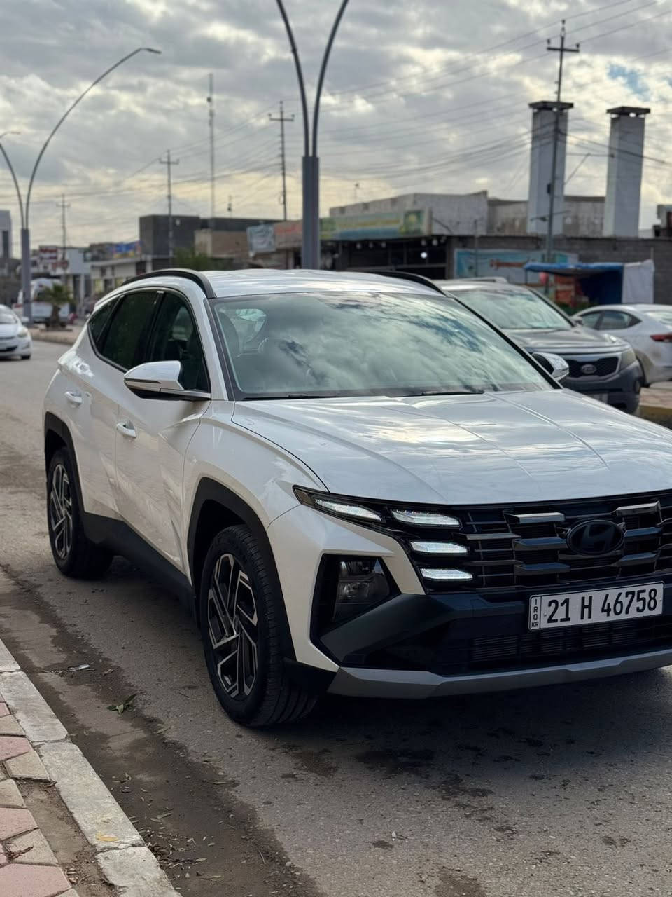 السلام عليكم 
توسان 2026  رقم سليمانيه بأسمي 
السياره ماشيه 3 الاف زيرو 
كشنات جلد اصلي شادلها واقيات 
السياره جديده فول فول مواصفات 
مكاني بابل استفسار اتصال ***********
سعر ٢٤٢ وبيها مجال 
مواصفاتها..
بصمة تشغيل 
شاشه متصل 
سايد بريك دكمه 
دات تشو 
خرائط بشاشه 
مانع انزلاغ 
كشنات كهرباء 
جنطه كهرباء 
٣ قطع تبريد 
تشغيل عن بعد 
شاحن امامي وخلفي 
اشاير مري 
بصمات أبواب 
مري شفط 
اوتو هولد 
حساسات امامي خلفي 
بردات اصلي
وبيها هواي مواصفات
