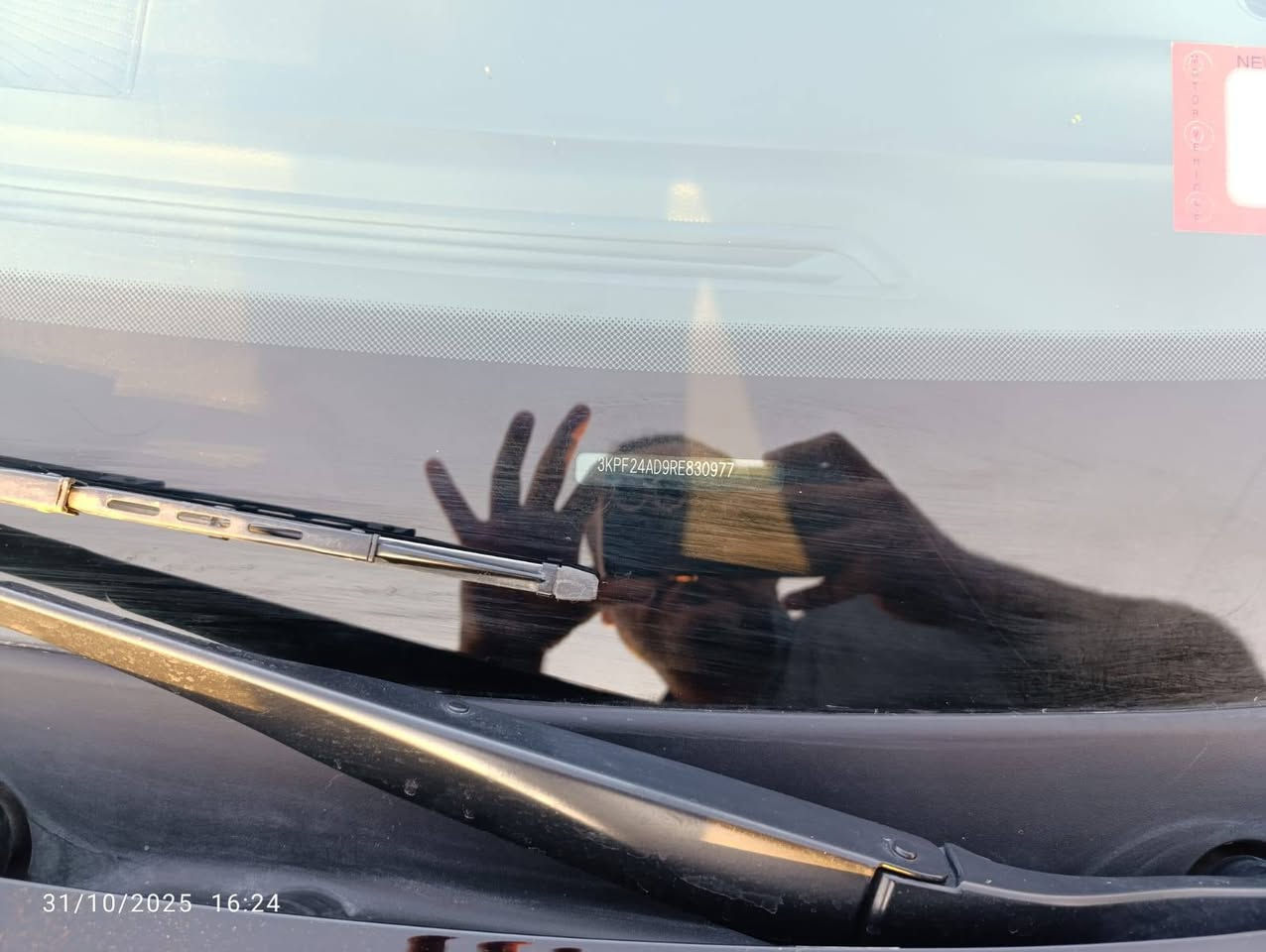 سلام عليكم كيا فورتي موديل 2024 ماشيه 14 الف كيلو ..حادثه خلفي جنطه وجاملغ خلفي واحد  فقط الجنطه بيه صبغ مكان الرقم والجاملغ بارد بي تكحيل فقط بدون صبغ السياره بيه طخه بلبنيد بلنقل من امريكا كحلته بس السياره بلعماره بدون رقم السعر130ورقه بي مجال رقم الموبايل..*********** وبيه طخه بلباب الي خلف الصدر خفيفه بيع مستعجل .. مكينه ٢٠٠٠ دوش فئة LX
