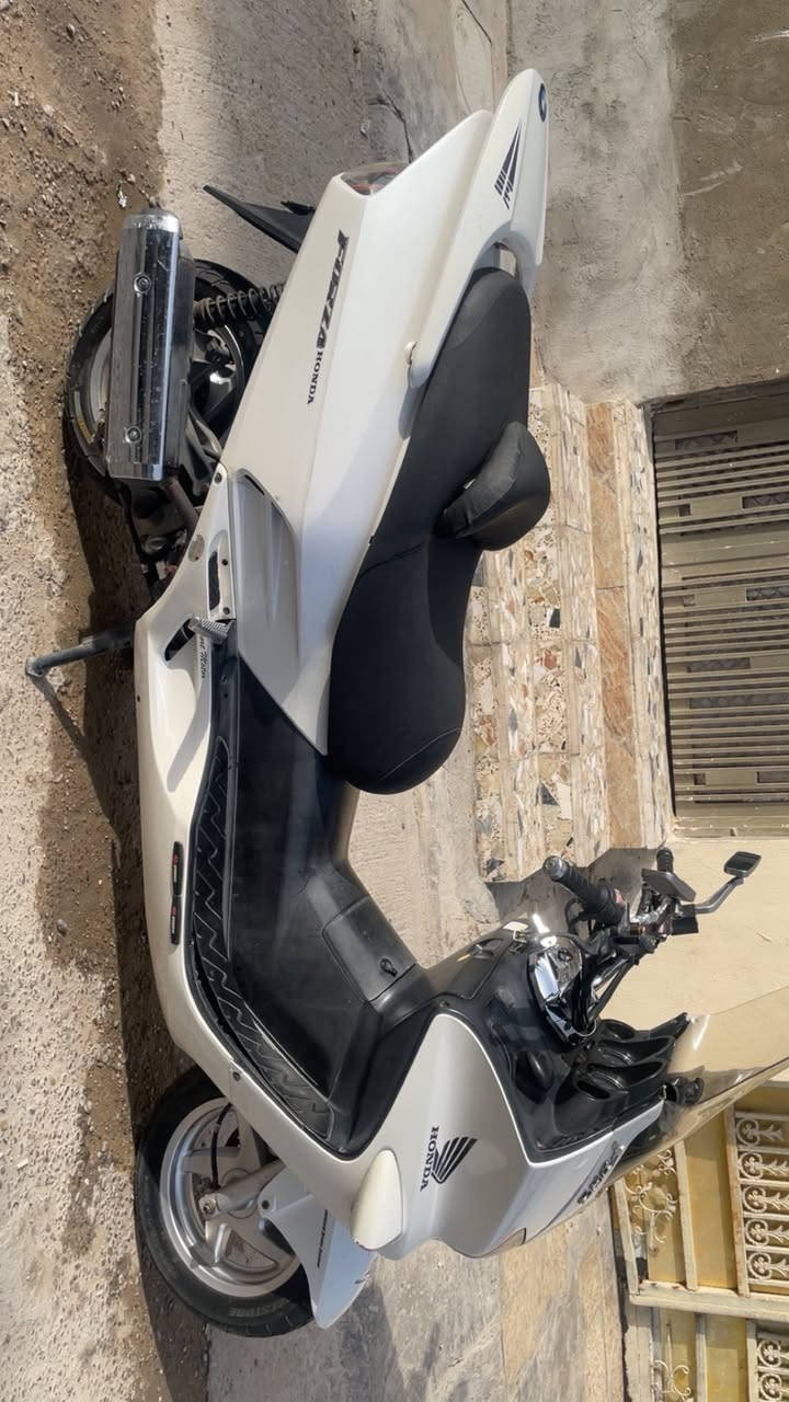 السلام عليكم جميعا
دراجة فورزا 0-6 MF 
مرقم رقمها ذي قار مشروع وطني تحويل بغداد احولك سنوية عندي بيها 
الصور كدامك ودراجة بيها نقص دبل خلفي يرادله تبديل اما البقية كاملة من كل شي 
جامة طويلة-كلوب جنطة-تايرات-باتري ممفتوحة وعالفحص واني خادمك تجي تفحص وتشوف
.منطقة العبيدي متواجد على رقم  او واتساب للاستفسار *********** السعر 17$ وبيها مجال بسيط وحك جية وتحويل بالنص عالطرفين
