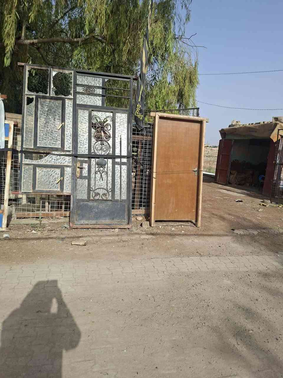 شبابيك انضاف الشباك الابيض 
العرض مترين الطول مترين وربع سكلة ابوحسن السويعدي 
***********
