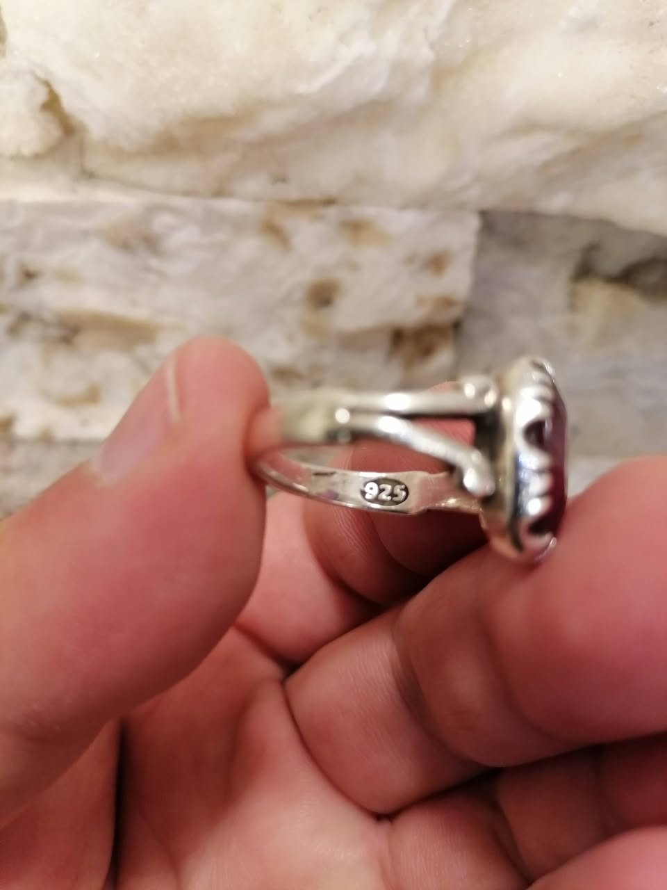 السلام عليكم
محبس فضه 925 من حجر الياقوت الأحمر أفريقي
محبس صياغه يدويه وثكيل
قياس محبس ٢٠
المكان النجف الاشرف ويوجد توصيل


**إذا كنت صاحب هذا الإعلان وتريد حذفه لأي سبب، رجاءا أرسل رسالة إلى الدعم الفني**