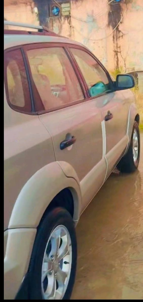 hyundai tucson 2009 هیۆندا تەکسۆن ٢٠٠٩ڕەنگی سلڤەر بێ بۆیاخ تەنها تۆزێ قەلەمکاری هەیە سەنەوی ژمارەی نوێیە تا٢٠٣٠ بەناو خۆمانەوەیە مەکینەی نەکراوەتەوە ٢٠٠ هەزار ڕۆشتوە سلاید و جام کارەباو تەبرید و فول مواسفات تەنها ABSنیە تا بڵێییت تازەیە بێ تەقەو ڕەقەیە نرخی ١١٨ گەڵاو معامەلەیەکی کەم ژمارەی خاوەنی*********** كالار, السليمانية
