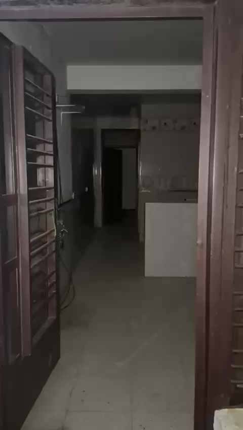 شقه للايجار طابق اول
 تحتوي على استقبال ومطبخ وغرفه نوم وخدمات ايجارها 450 الف دينار بالدورة بالاثورين 
للأستفسار اكثر الاتصال على رقم ***********
