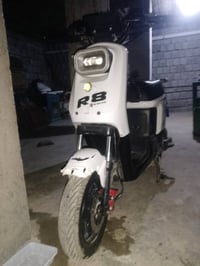 دراجة شحن • R8 • ناقصه بطاريات