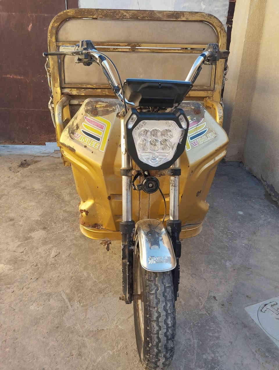 ستوتة شحن للبيع شغالة بطاريات علفحص السعر650مكاني أبي غريب ***********واتساب
