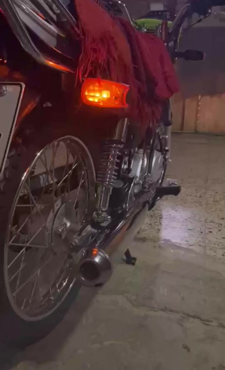 سلام عليكم ساسوكي خبط للبيع دراجه كلها ابلاديه من الطول للطول اي نقص مابيها كامله للاخير موديل 2025 السعر مليون و450 بيها مجال ***********
