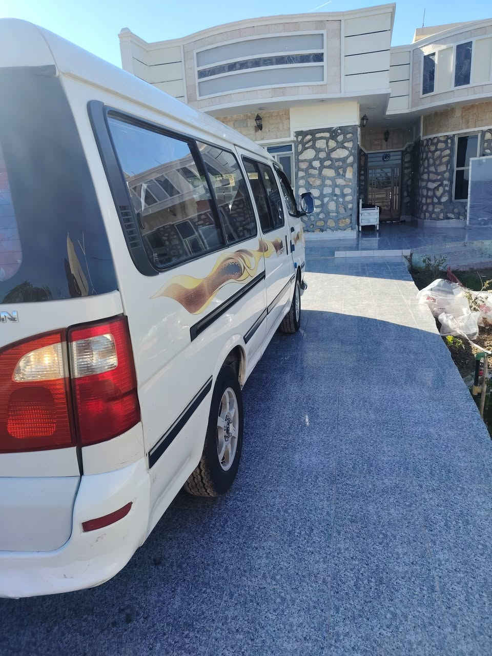 السلام عليكم البيع فتون مديل 17 مكفولة من الضربة من عده بيهة ضربة كد شبر يم قبق البنزين مكان بغداد ***********
