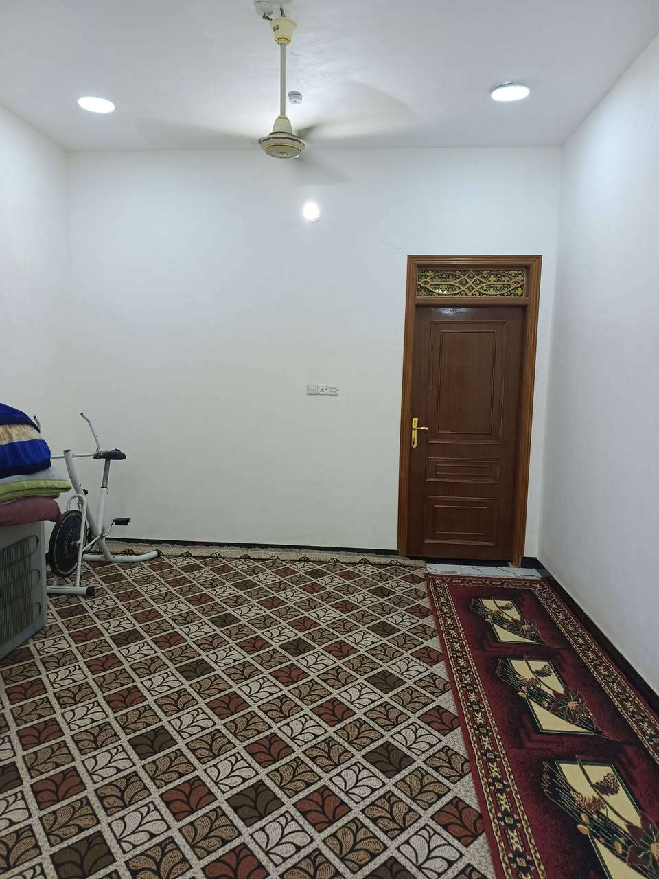 بيت في الناصرية تحديداً في صوب الشامية قرب البطاقة التومينية بيت متكامل من جميع النواحي سعه البيت 240 متر النزال 30 الواجهه 8.5
في الداخل 5 غرف كبيره واستقبال 10 أمتار
والمطبخ 9 أمتار حار بارد والي يعجبك
طابقين بناء حديث غرفه النوم فيه 
sweet
الحمامات الطابق الأول 2
والطابق الثاني 2
وصحيات خارجيه مع حمام 
3 مناور 
وبلكونه
السعررر
600 مليون دينار وبيه مجال للطيبين
للاستفسار 
***********
