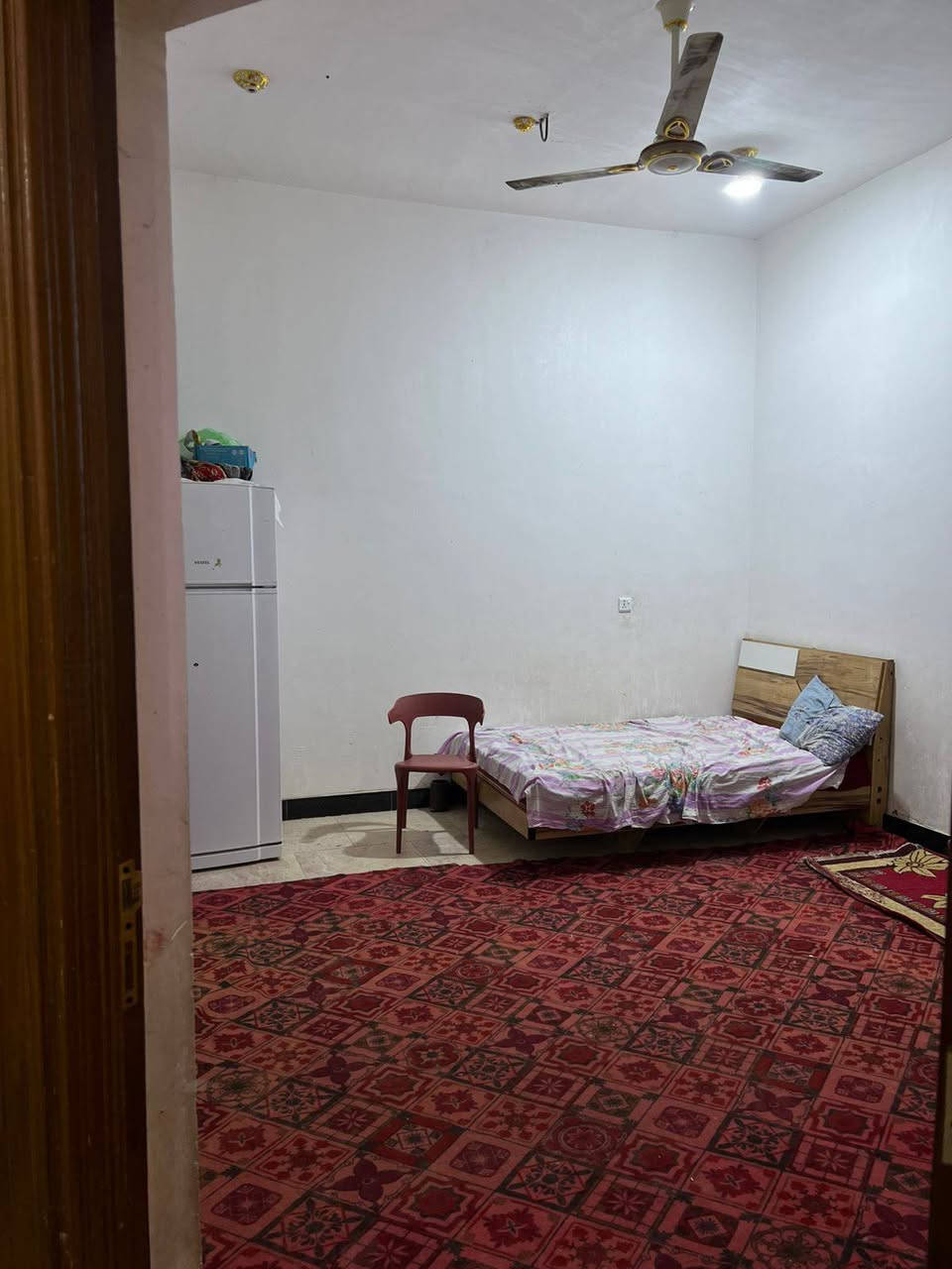 بيت للبيع مساحه 150 متر البناء طابوق طابقين يحتوي على اربعه غرف نوم وستقبال وصاله ومطبخ وحمام وصحيات داخليه وخارجيه ومناور جنس العقار طابو ملك صرف زراعي سند 25 ابسم عراقي العنوان التالي البصره الجزيره الثانيه الفيروزيه الجسر الثاني للاستفسار تواصلو معنا عبر الواتساب  ***********
