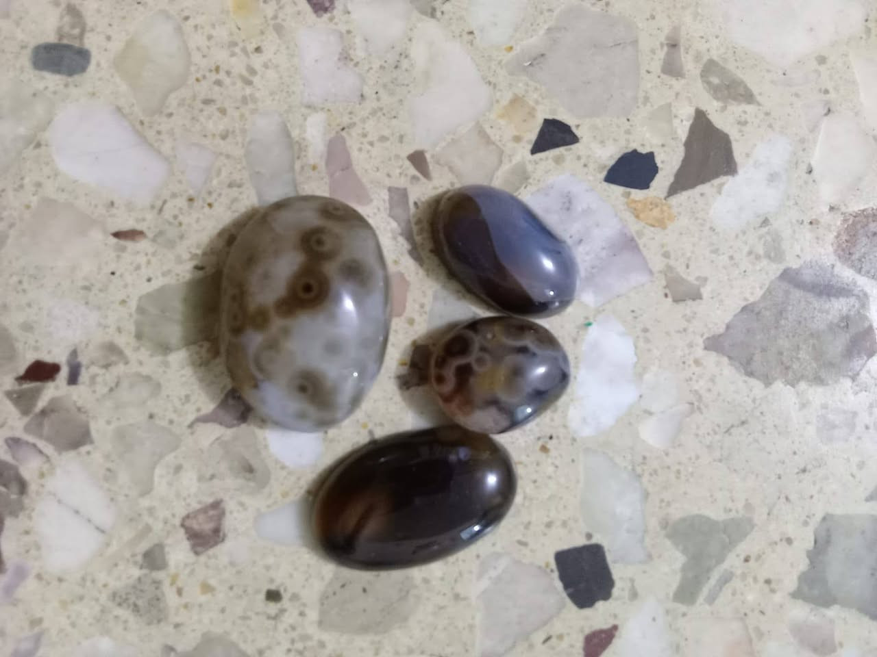 حجرات كلش حلوات ثنين نواعم وثنين كبار شويه مصورات عقيق وسليمانيات عيون بيهن راقيات ابيع جوه سعرهن اربع قطعه 12 الف


**إذا كنت صاحب هذا الإعلان وتريد حذفه لأي سبب، رجاءا أرسل رسالة إلى الدعم الفني**