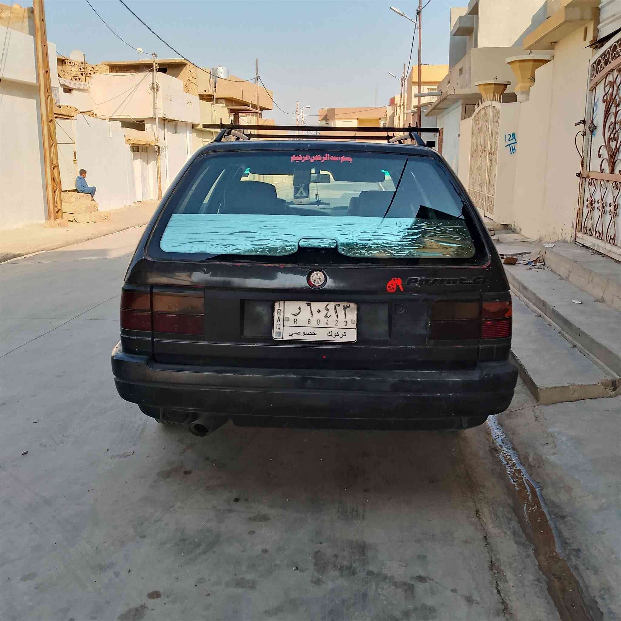 سيارة لبيع موديل92 سنويه مشروع وطني 29 
محرك وكير بشرط تايرات اربع جديد  كهربائيات شرط حدادية شرط 24$ وبيها مجال 
***********

