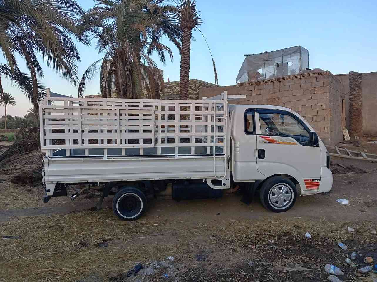 سلام عليكم
كيه حمل 2700 موديل 2013 
مكفوله كفاله عامه
رقم جديد مشروع وطني تحويل ثاني يوم 
المكان النجف الاشرف
ناحيه الحريه
سعر 105 وبيه مجال
(مكلف بل نشر)  رقم راعي السياره ***********
