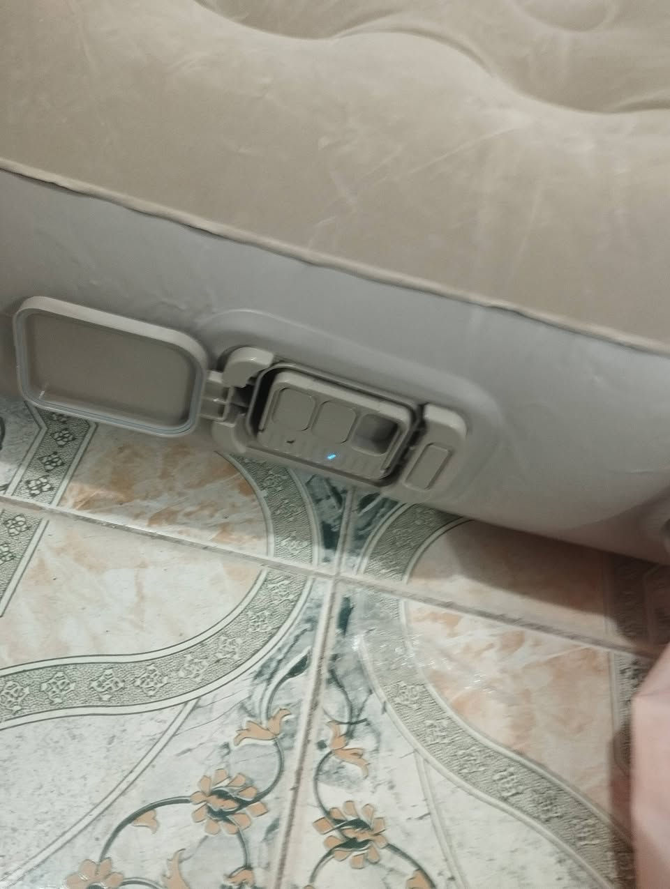 غراض تخييم جديد علق ويجيك السعر
***********
