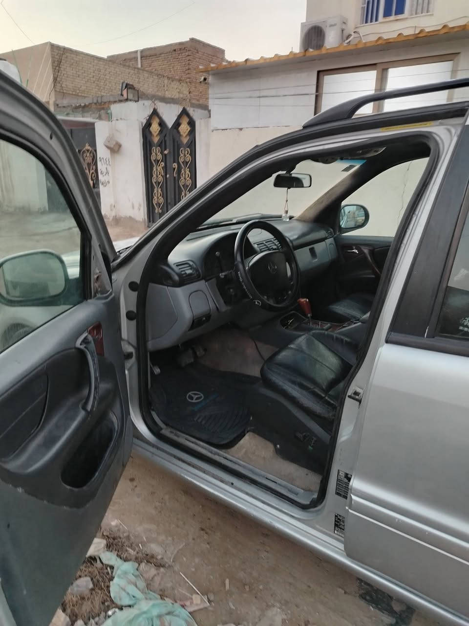 السلام عليكم ورحمة الله وبركاته
#للبيع #مارسيدس #ml320
موديل 2000
السعر 85
مكانها واسط الكوت
تبريد
دفع رباعي
تحكم كشنات
تدفئه كشنات
سلايت
مري كهرباء
تخم ويل كب
تايرات جدد
منضومه زينون
مكينه وكير جدد
ترايك وين ميعجبك
للأستفسار *********** متواجد واتساب
