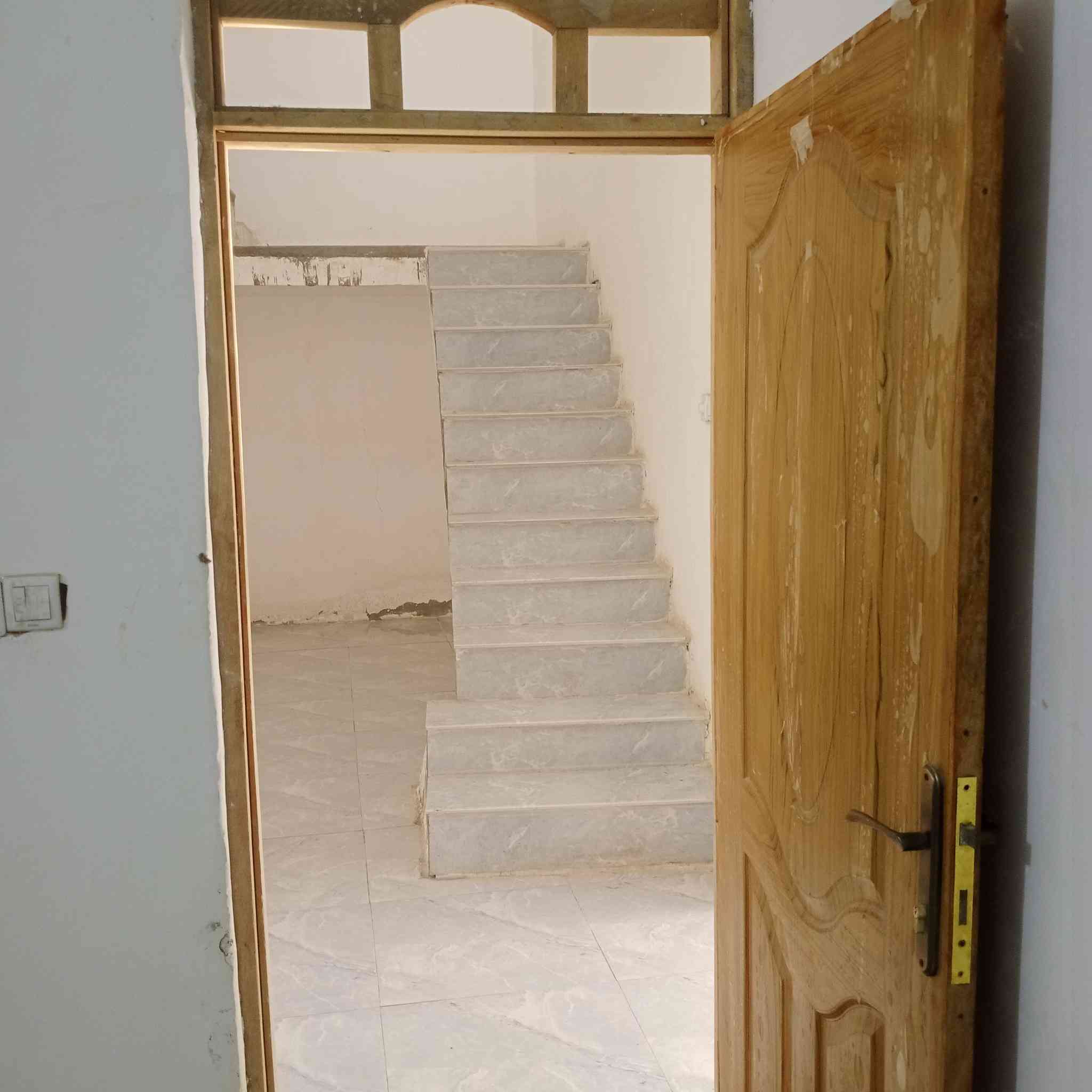 بيت زراعي للبيع المساحه 100 كافت الخدمات ماء كهرباء مجاري انترنيت سديناويه نهايت شارع متوسطه صفي الدين ***********
