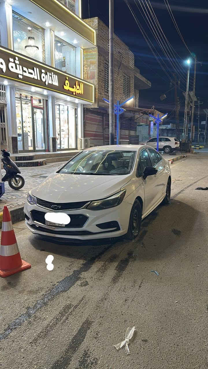 شوفر كروز ٢٠١٨ امريكي ١٤٠٠ تيربو ضربتها بجم ... رقم ميسان معوقين بس حاليا حرة راعيها  موجود بالعماره
وهنا بالعراق بدلت الباب والجاملغ المضروب  تفصيخ مو تجاري  ... 
المكينة اخذتها بيها بخار بس بدون تنقيص ابد راعيها يكول هي هيج من اخذتها ...وعندي ايضا بقت هيج بدون تنقيص
كير مكفول .
طخم تاير جديد 
حدادية  ٧٥ % 
غرفة نظيفة 
كشرها زين بس رصعات بسيطة شوفها بالصور  ...
تجي وتشوفها وتقتنع وبعدين تدلل  ...
السعر ٩٥ 
للتواصل خاص او ***********       واتساب فقط 
سولفتلك كلشي حتى يكون عندك كلشي واضح
شوفر كروز ٢٠١٨ امريكي ١٤٠٠ تيربو ضربتها بجم ... رقم ميسان معوقين بس حاليا حرة راعيها  موجود بالعماره ...
مراوس بسيارة اقل عادي
