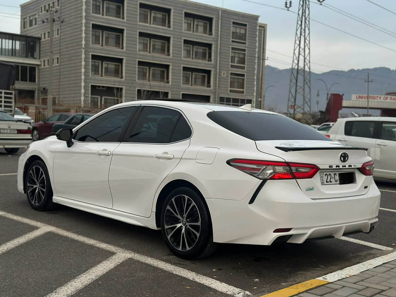 TOYOTA CAMRY 2019 SE+
سە یارەکە بەس بۆنیت بۆیاخ بیناوگرتن بەئیرباگ پە لیک pdr بچوک هەیە کامل سیرڤس کراوە یەک دینار مەسرەفی تیدا نیە هەزوو بەراد تازە بۆ کراوە سە نەوی تازیە نرخ-١٨٥$ شتیک مەجال 
4T1B11HK4KU170662
***********
*********** رانية, السليمانية
