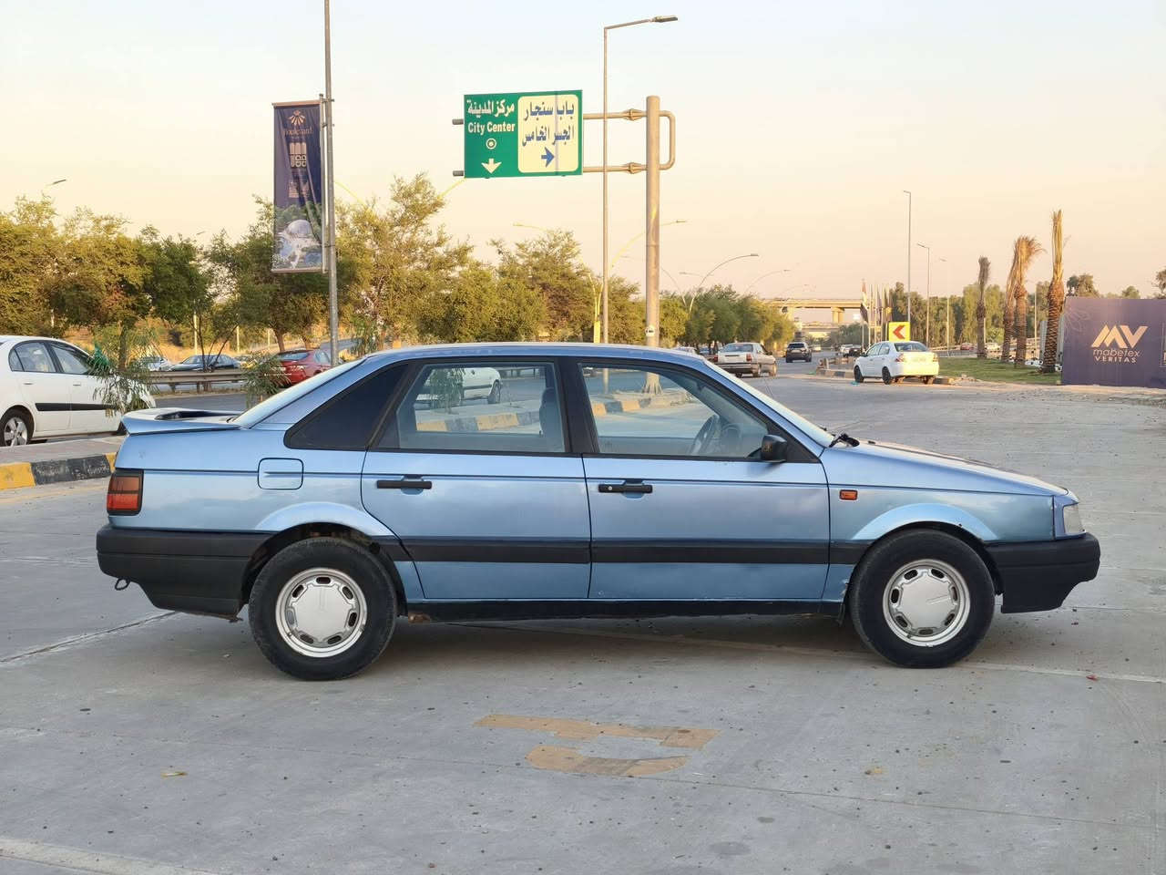 السلام عليكم ورحمة الله
باسات موديل 1993

محرك 20 ،كابريته ميكانيك، كير عادي،، ستيرن بور، تبريد ثلج المنضومه مال التبريد كلها شد جديد وصيانه مع شحن الغاز جديد بالكامل قبل أقل من شهر، الداخل الغرفة مالها شركه واضح بالصور ما أكو بنضافتها ، كل شي بعده شركة الكشنات والدوشمه مالها السقف والتكم كله تغليف نوع كنتاره، شاشه حديثه وراديو جديد + كامرة خلفيه، سستم صوت وسماعات جديده، كل شي شغال 

السياره معمر كل شي بيها جديد عدا المكينه
مبدل بيها الكير مال گصه جديد لوك 5 نمره + الكلجات + مشط الستيرن وبور جديد مال گصه + لويات ودبلات كامل أماميه مال گصه + طخم أمامي بالكامل جديد + طخم بولبرينات التايرات الأربعة + طخم تايرات قبل شهرين شديته نوعيه درجة أولى + بطاريه كبيره 74 أمبير جديده + منظومة التبريد والتدفئة جديده والراديترات كلهم الداخل والخارج جديد مال گصه، والتدفئة مالها كلش قويه، 

السيارة حلوه حيل ونظيفة، جاهزه من كل شي، كهربائياتها كلها شغاله ما ناقصها أي شي تجي بس تطلع تراي، وشرط التحويل والبصمة تاخذها جاهزة مجهزة سنويه جديده وأرقام صاحت انكليزي عن تجديد السنويه، وأي شي غرامات عليه 

العنوان الموصل 
السعر 55$
***********
رجاءً رجاءً ما شراي وما عندك لا تعلق تعليق سلبي ولا تخابر
