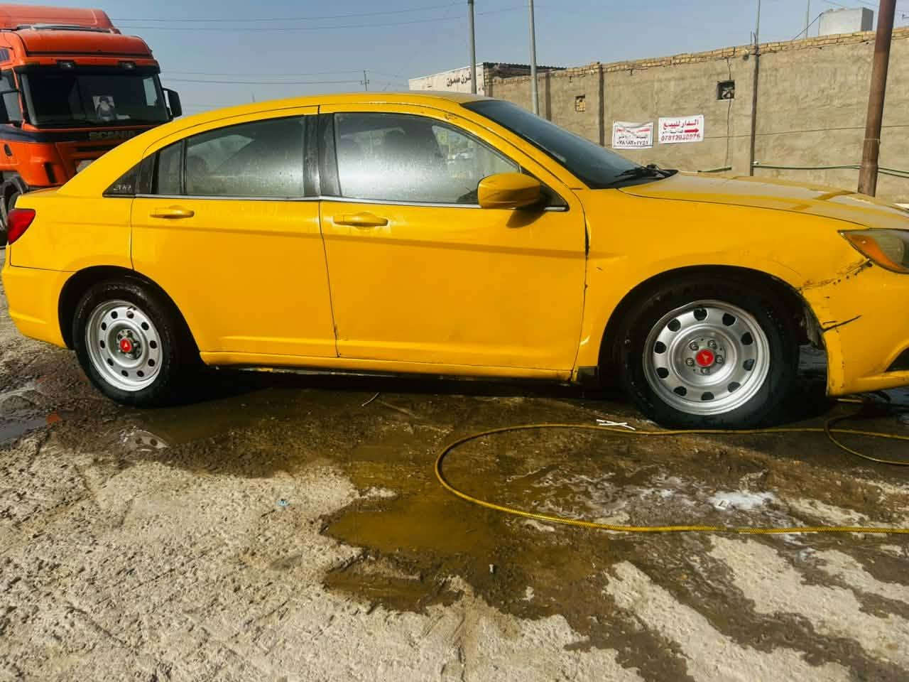 السلام عليكم سياره كرايسلر  سي200  رقم بغداد  كير ومحرك جاهزات وتبريد .وحداديه وتخم تاير مصفره غرامات هيئه ع مشتري ..(علما.  السياره بيه خربطه كهربائيات   تمشي السياره وين ماجان بيع بسعر 23 ورقه او مراس حسب القناعه  راعيه بغداد  حاضر للتحويل .. ((ملاحضه خاص ماجاوب   للستفسار ***********
