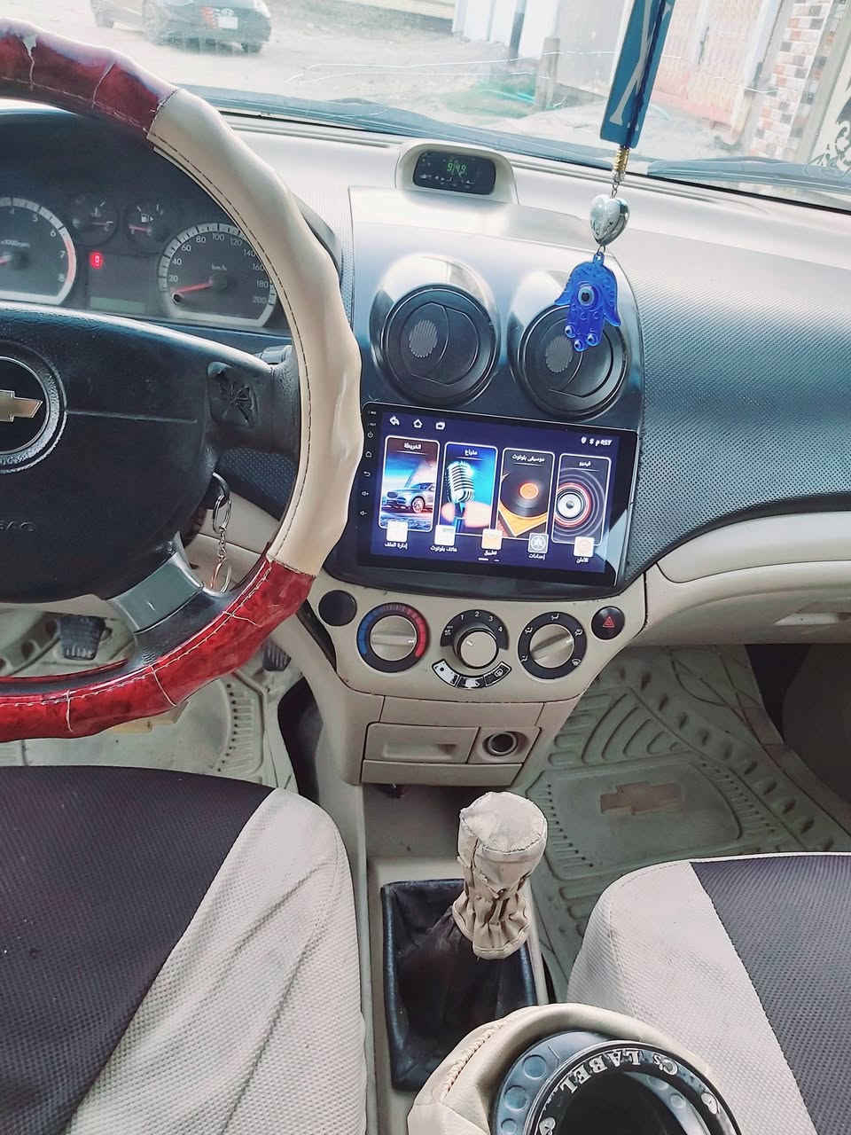 ((  ياالله )) ***********
  أللهم صل على محمد وآل محمد
 السلام عليكم ......
أفيو تكسي خليجي 2010 محرك مفتوح وكير عادي
 تخم تايرات جدد ومشط جديد وحداديه جديدة 
وسنويه جديدة وبأسمي 
ورقم أنكليزي 
ضربتها الباب الخلفي ومصلح السعر ٤٨ ورقه 
المكان المثنى قظاء الرميثة
