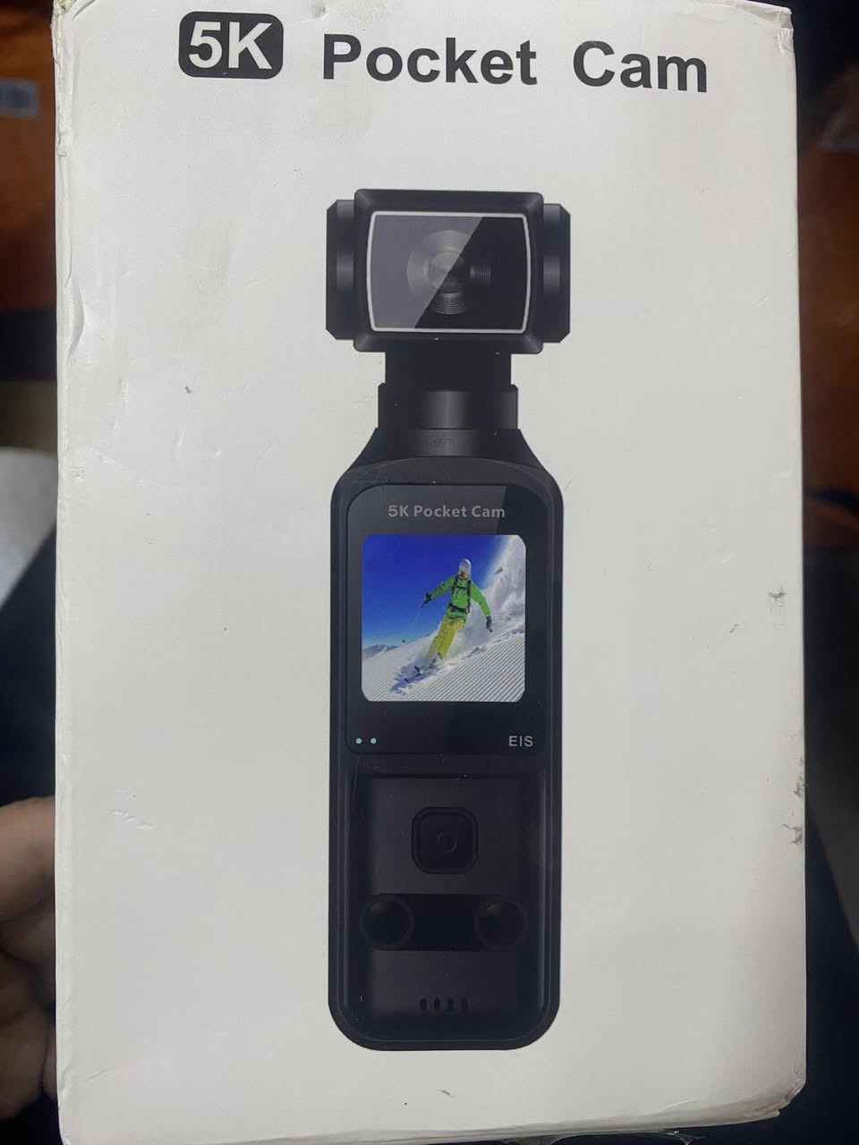هذه كاميرا جيب محمولة (Pocket Camera) بدقة 5K. 
تتميز بقدرة تسجيل فيديو بدقة 5K Ultra HD.
تحتوي على جيروسكوب سداسي المحاور لتثبيت الصورة.
تتضمن شاشة بحجم 1.33 بوصة وعدسة قابلة للدوران بزاوية 270 درجة.


**إذا كنت صاحب هذا الإعلان وتريد حذفه لأي سبب، رجاءا أرسل رسالة إلى الدعم الفني**