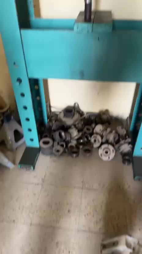 محل حدادة صدر كامل للبيع مكاني بغداد مدينة الصدر للاستفسار الاتصال على الرقم ***********
