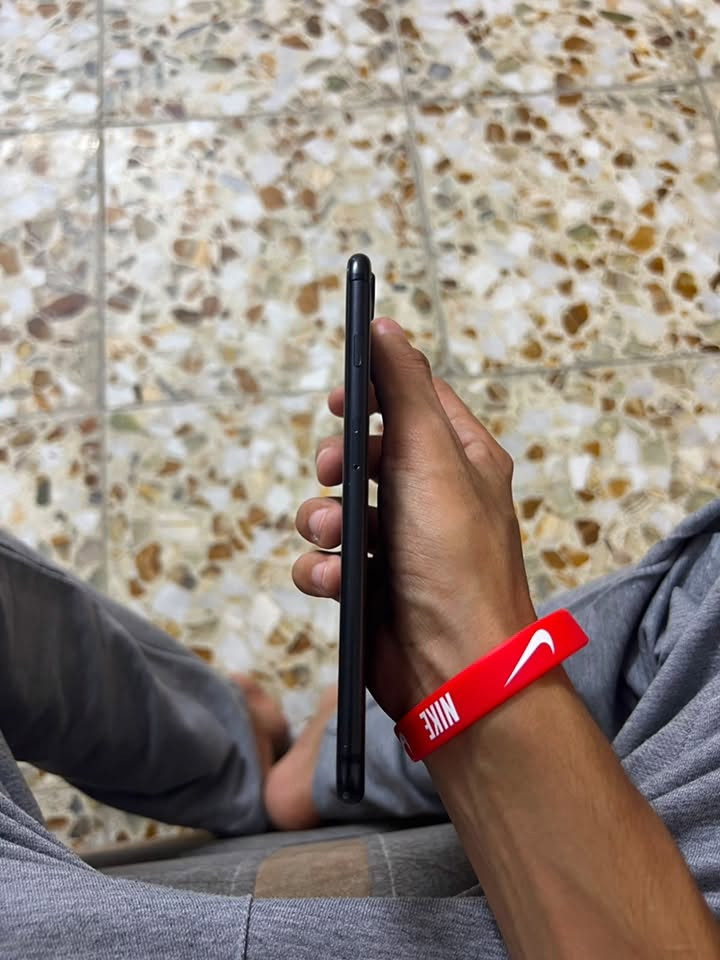سلام عليكم ايفون 7 للبيع تيلفون لاشخوط ولاكسر مبدل فقط شاشه ذاكرته 128 تيلفون نضافه 100‎%‎ بطاريته 70‎%‎ فقط لين جهاز قديم ف صعب تحصل بهاي النسبه مكاني بغداد سعره 100 وبيه مجال لطيبن للتواصل *********** واتساب ♥️
