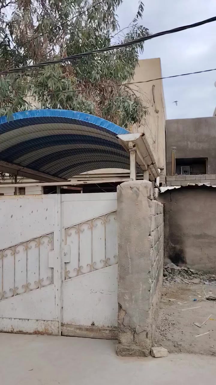 250 دار طابقين 4غرف نوم مع المشتملات كربلاء شارع بغداد حي العباس الفرع الأول قرب عمود رقم (1)كافه الخدمات للستفسار ***********
