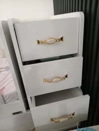 نظيفه • جديده • غرفه اخشاب