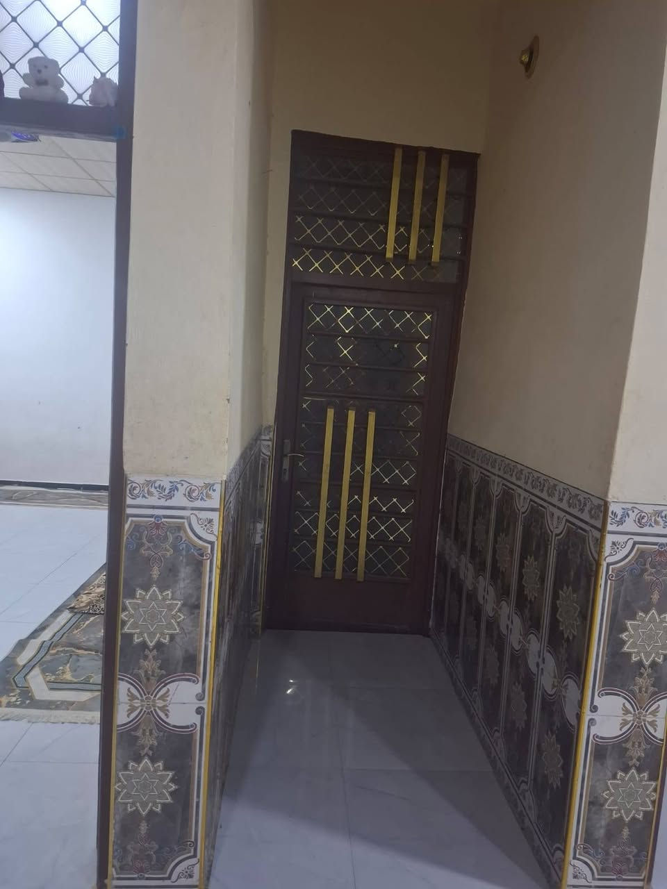 بيت للبيع في بهرز حي الشرطه مساحه ٢٠٠متر سند ٢٥ طابفين الطابق الأول استقبال ومطبخ وغرفتين وصحيات والطابق ثاني ٣غرف نوم وسطحين وصحيات للأستفسار الاتصال على الرقم ***********
