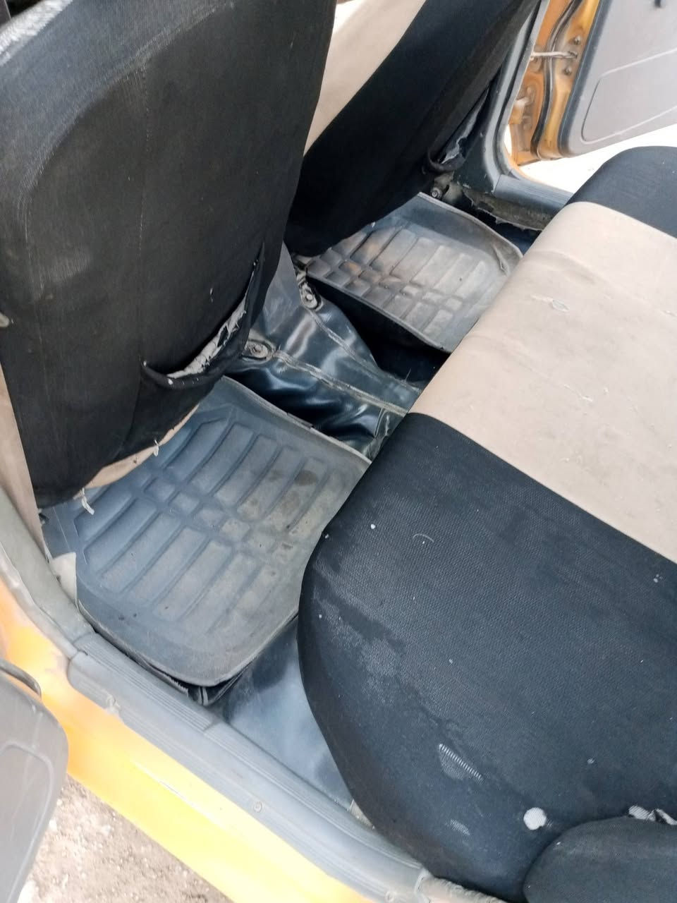 سلام عليكم سايبه12 اللبيع سياره جاهزه كبل الشارع حداديه جديده محرك كير نقصها بس تبريد ب30وبيها مجال ***********
