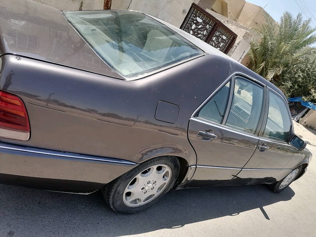 :   (للبيع فقط بدون مراوس ) مرسيدس شبح موديل 92  رقم ديالى مشروع وطني ( تتحول بأي مكان) ؛  محرك تابوت ٦ سلندر لون بنفسجي .
 2:  الابواب شفط . 
 3 : تحكم بالكراسي كهرباء  
 4: سلايت السقف شغال
 5:  السياره بأسمي ( شهر السابع تنفذ السنويه ) .
 6:  صالنصه عالطول مبدله جديد ب ( الف300).
 7: تبريد شغال ؛ التدفئه ملغيه ؛ اكسل ودرايم شفت خلفي مبدل  جديد وارد ياباني .
 8: السياره مصبوغه عام نفس اللون ( بنفسجي) .
 9: ملبسها تلبيسه لان جلدها مشكك . 
 10: فتحه سقف شغاله جام كهرباء اوتو الصدر والسايق ؛ جهاز السنتر لوك عاطل ما بدلته . 
السياره صارلها سنه ونص عندي ما وكفتني بالشارع .

السعر 48 ورقه وبيها مجال ؛ هذا مو سعرها بس مستعجل عالبيع .
مكاني بغداد حي الجهاد .
 ***********