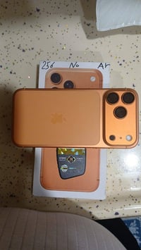 ايفون 17 برو ماكس ابو الشريحه جهازي جديد مستخدم قليل عدد دورات الشحن 2...