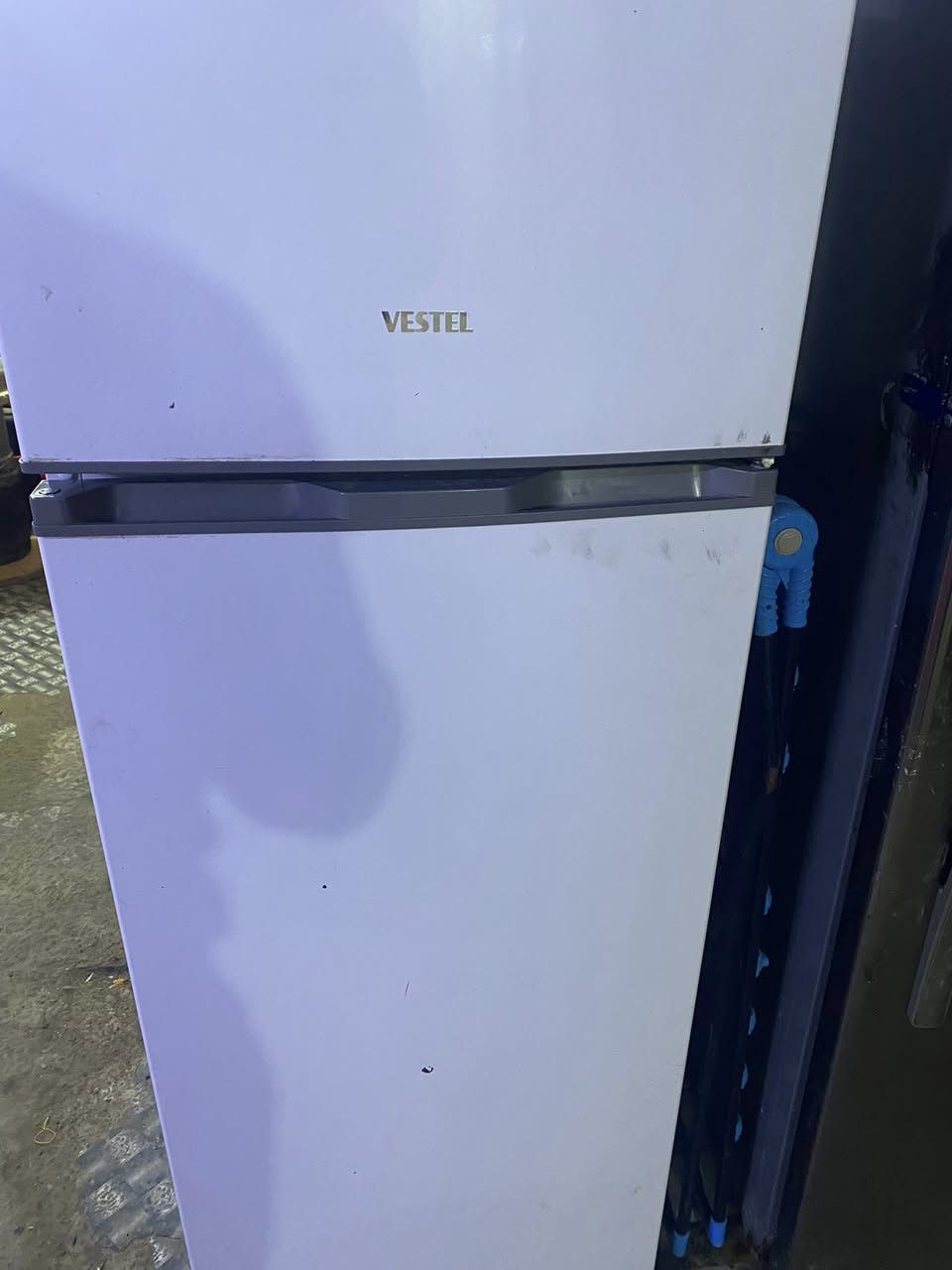 للبيع ثلاجه نظيفه فول جديده للبيع اي استفسار خاص او الاتصال على الرقم ***********

