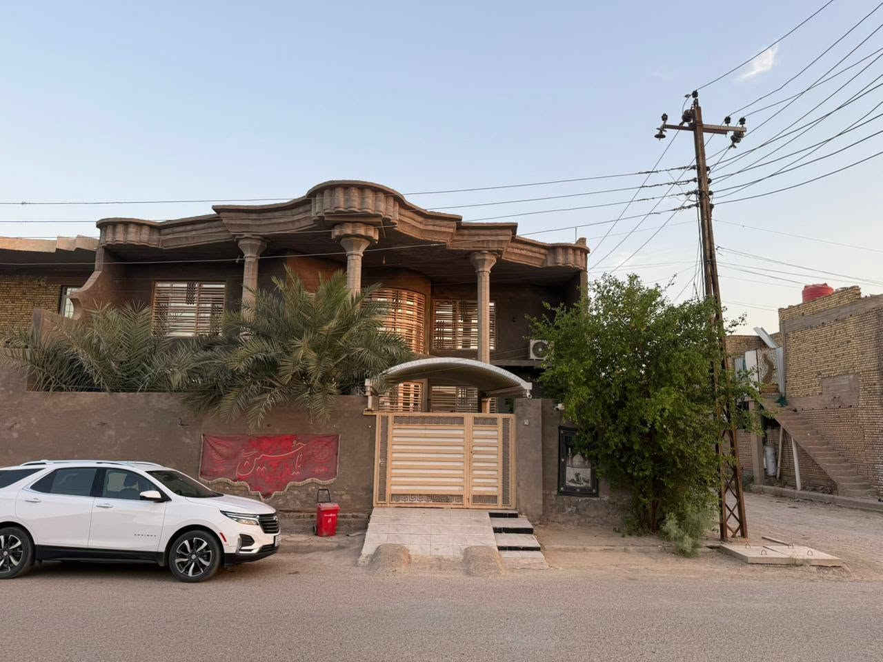 دار للبيع مساحة 240متر + 50 متر فضلة
مساحة البناء 290 متر، العنوان حي القاهرة الثانية مقابيل بناية التربية الحديثة، ركن ع شارع 15
بناء سنة 2012,الترميم سنة 2022
طابقين
الطابق الأرضي عگادة يتكون من غرفة نوم +صالة +أستقبال +مطبخ حار وبارد+منور ع طول البيت+مجموعة صحية داخلية وخارجية +ساحة+حديقين
أما الطابق الثاني كونكريت يتكون من غرف نوم عدد 2 +صالة+مخزن+مجموعة صحية
الواجهة 15، النزال 19
طابو صرف
السعر خاص أو الأتصال ع الرقم 
***********
